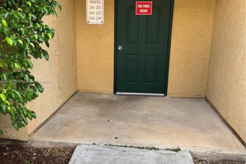 Condo in Coral Springs, Florida, 1 bedroom  № 1896968 - photo 21