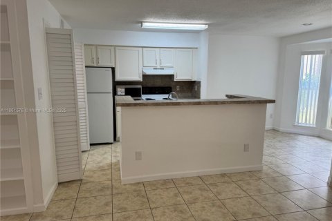 Condo in Coral Springs, Florida, 1 bedroom  № 1896968 - photo 22