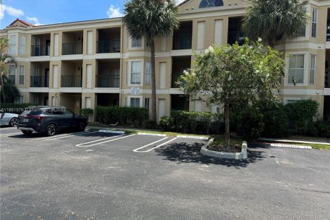 Condo in Coral Springs, Florida, 1 bedroom  № 1896968 - photo 20