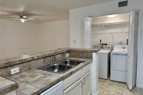 Condo in Coral Springs, Florida, 1 bedroom  № 1896968 - photo 24