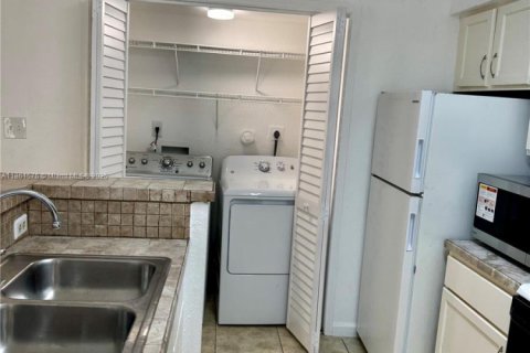 Condo in Coral Springs, Florida, 1 bedroom  № 1896968 - photo 23