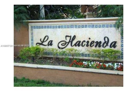 Condominio en Hialeah, Florida, 2 dormitorios  № 2091357