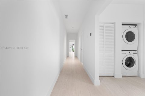 Adosado en venta en Miami, Florida, 4 dormitorios, 255.48 m2 № 2062927 - foto 22