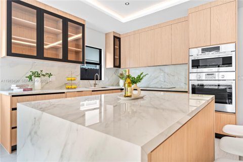 Adosado en venta en Miami, Florida, 4 dormitorios, 255.48 m2 № 2062927 - foto 14
