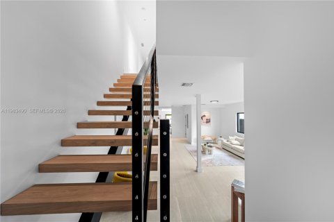 Adosado en venta en Miami, Florida, 4 dormitorios, 255.48 m2 № 2062927 - foto 21