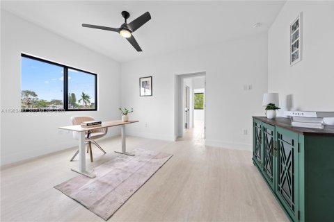 Adosado en venta en Miami, Florida, 4 dormitorios, 255.48 m2 № 2062927 - foto 24