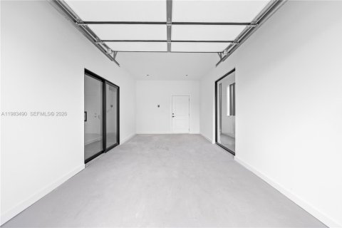 Adosado en venta en Miami, Florida, 4 dormitorios, 255.48 m2 № 2062927 - foto 4