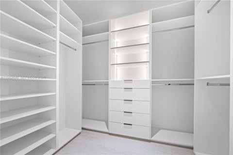 Adosado en venta en Miami, Florida, 4 dormitorios, 255.48 m2 № 2062927 - foto 29