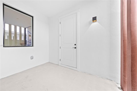 Adosado en venta en Miami, Florida, 4 dormitorios, 255.48 m2 № 2062927 - foto 6
