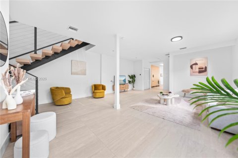Adosado en venta en Miami, Florida, 4 dormitorios, 255.48 m2 № 2062927 - foto 8
