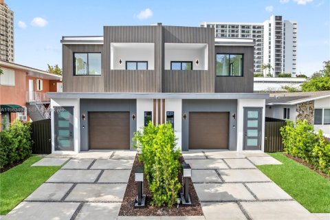 Adosado en venta en Miami, Florida, 4 dormitorios, 255.48 m2 № 2062927 - foto 2