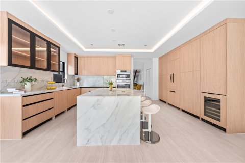 Adosado en venta en Miami, Florida, 4 dormitorios, 255.48 m2 № 2062927 - foto 15