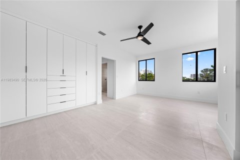 Adosado en venta en Miami, Florida, 4 dormitorios, 255.48 m2 № 2062927 - foto 26