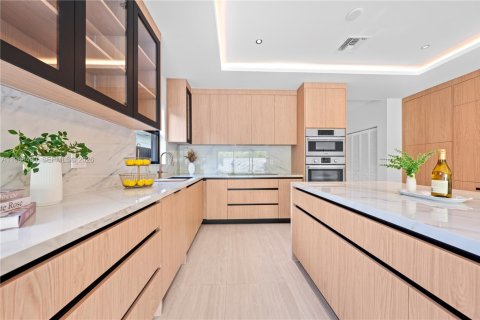 Adosado en venta en Miami, Florida, 4 dormitorios, 255.48 m2 № 2062927 - foto 13