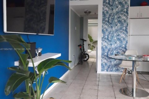 Apartamento en alquiler en Miami Beach, Florida, 1 dormitorio, 42.74 m2 № 2045852 - foto 9