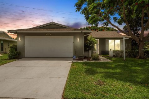 Casa en venta en Clearwater, Florida, 2 dormitorios, 136.38 m2 № 1675356 - foto 2