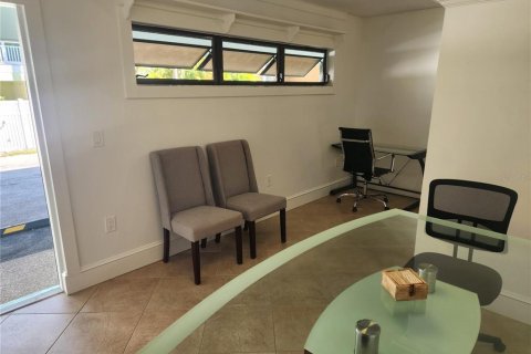 Propiedad comercial en venta en Bradenton Beach, Florida, 38.65 m2 № 1797444 - foto 17