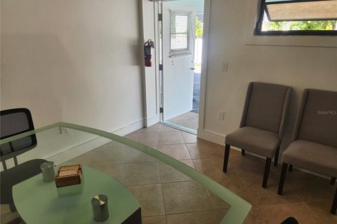 Propiedad comercial en venta en Bradenton Beach, Florida, 38.65 m2 № 1797444 - foto 11