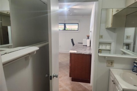Propiedad comercial en venta en Bradenton Beach, Florida, 38.65 m2 № 1797444 - foto 15