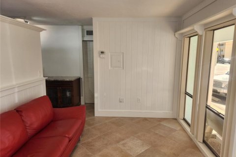 Propiedad comercial en venta en Bradenton Beach, Florida, 38.65 m2 № 1797444 - foto 8