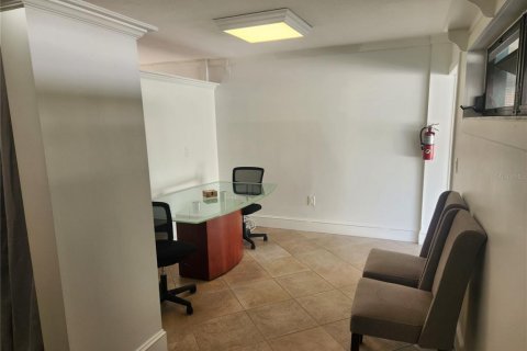 Propiedad comercial en venta en Bradenton Beach, Florida, 38.65 m2 № 1797444 - foto 18