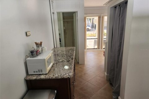 Propiedad comercial en venta en Bradenton Beach, Florida, 38.65 m2 № 1797444 - foto 13