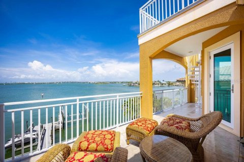 House in Indian Rocks Beach, Florida 5 bedrooms, 424.66 sq.m. № 1835980 - photo 25