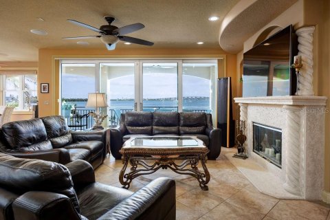 House in Indian Rocks Beach, Florida 5 bedrooms, 424.66 sq.m. № 1835980 - photo 13