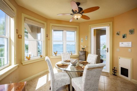 House in Indian Rocks Beach, Florida 5 bedrooms, 424.66 sq.m. № 1835980 - photo 18