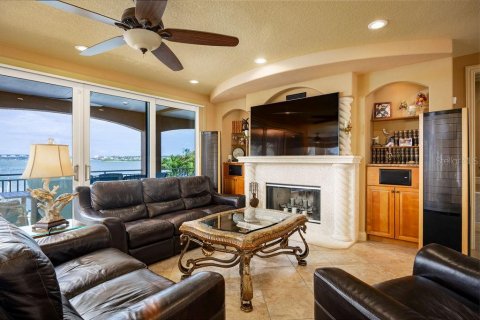 House in Indian Rocks Beach, Florida 5 bedrooms, 424.66 sq.m. № 1835980 - photo 12