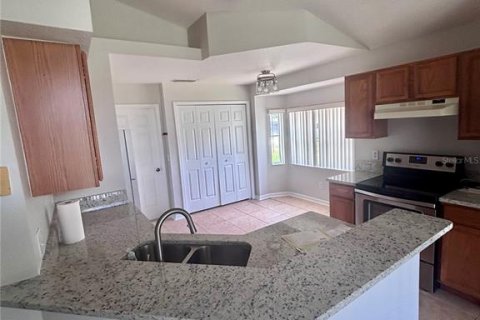 Villa ou maison à louer à Davenport, Floride: 3 chambres, 126.53 m2 № 2167163 - photo 4