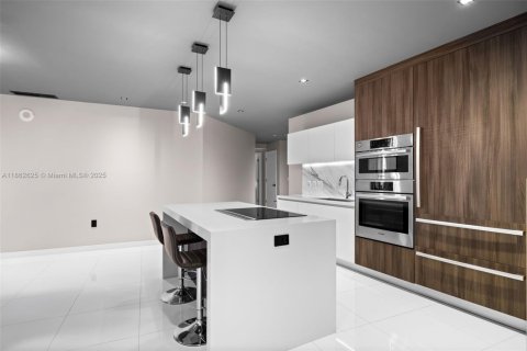 Condominio en venta en Miami, Florida, 2 dormitorios, 144.93 m2 № 1889814 - foto 3