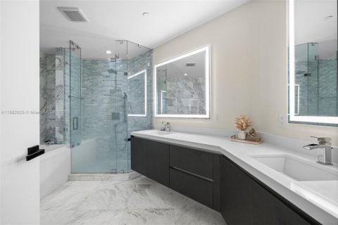 Condominio en venta en Miami, Florida, 2 dormitorios, 144.93 m2 № 1889814 - foto 16