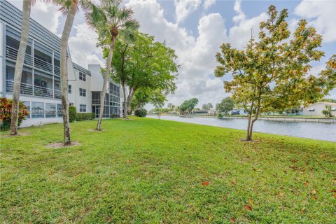 Copropriété à vendre à Tamarac, Floride: 2 chambres, 88.26 m2 № 2060328 - photo 21
