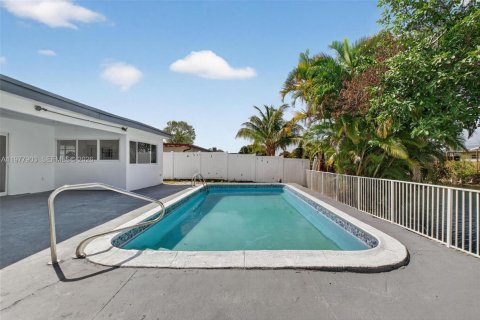 House in Miramar, Florida 3 bedrooms, 119.47 sq.m. № 2047323 - photo 28