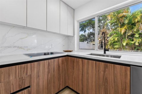 House in Miramar, Florida 3 bedrooms, 119.47 sq.m. № 2047323 - photo 15