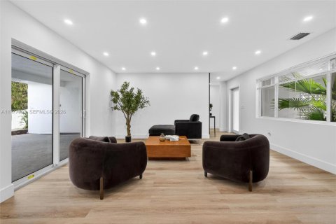 House in Miramar, Florida 3 bedrooms, 119.47 sq.m. № 2047323 - photo 9