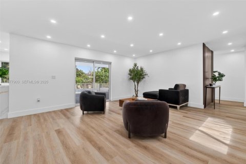 House in Miramar, Florida 3 bedrooms, 119.47 sq.m. № 2047323 - photo 8