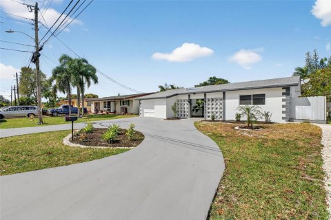 House in Miramar, Florida 3 bedrooms, 119.47 sq.m. № 2047323 - photo 22