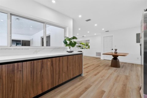 House in Miramar, Florida 3 bedrooms, 119.47 sq.m. № 2047323 - photo 17