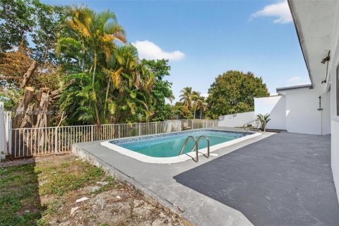 House in Miramar, Florida 3 bedrooms, 119.47 sq.m. № 2047323 - photo 26