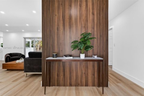 House in Miramar, Florida 3 bedrooms, 119.47 sq.m. № 2047323