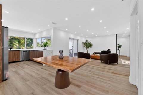 House in Miramar, Florida 3 bedrooms, 119.47 sq.m. № 2047323 - photo 12