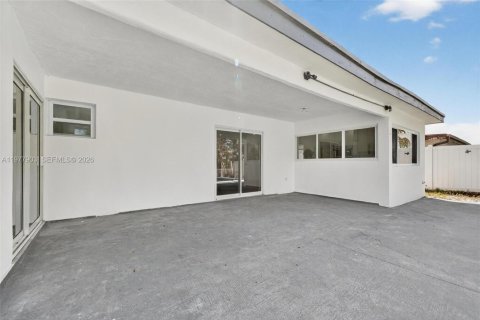 House in Miramar, Florida 3 bedrooms, 119.47 sq.m. № 2047323 - photo 23