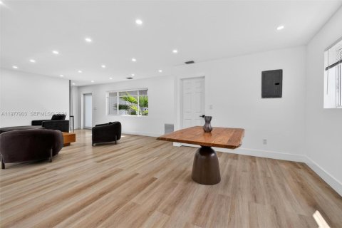 House in Miramar, Florida 3 bedrooms, 119.47 sq.m. № 2047323 - photo 3