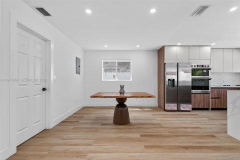 House in Miramar, Florida 3 bedrooms, 119.47 sq.m. № 2047323 - photo 11