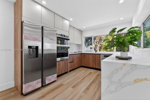 House in Miramar, Florida 3 bedrooms, 119.47 sq.m. № 2047323 - photo 13