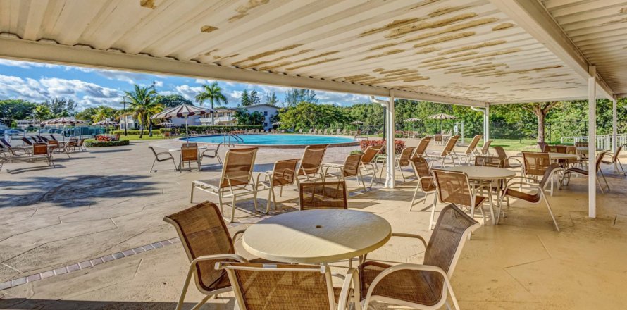 Condo in West Palm Beach, Florida, 1 bedroom  № 996380