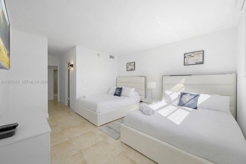 Condo in Sunny Isles Beach, Florida, 2 bedrooms № 2078891 - photo 12
