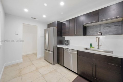 Condo in Sunny Isles Beach, Florida, 2 bedrooms № 2078891 - photo 9